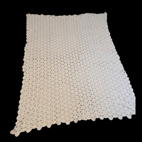 Vintage Crocheted White Light and Airy Bedspread/Coverlet King Size 120 x 76 - Picture 3 of 5